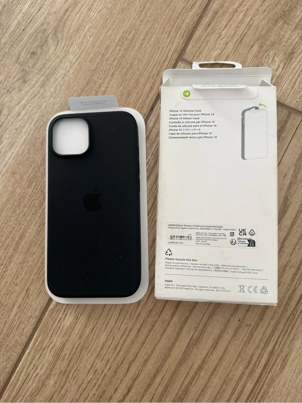 Apple iPhone 14 Silicone Case with Mag Safe- Midnight Black